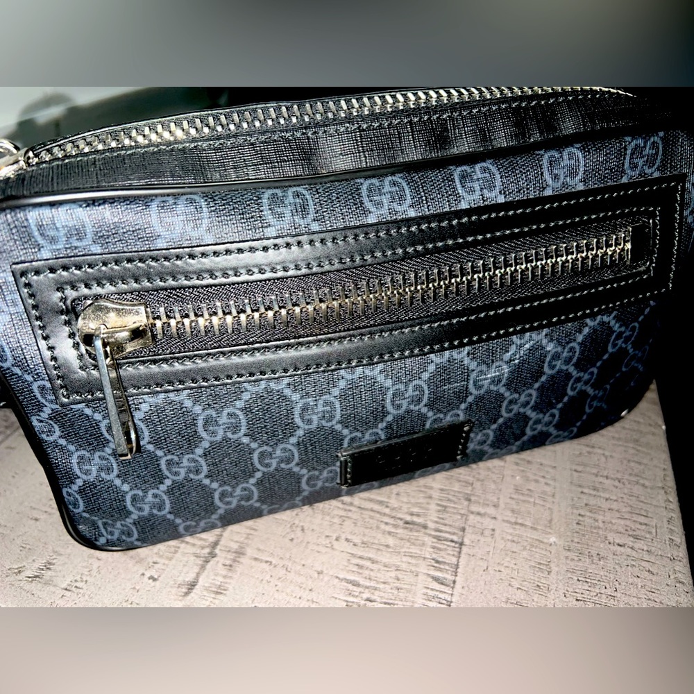 Gucci AUTHENTIC unisex GG Black belt bag.